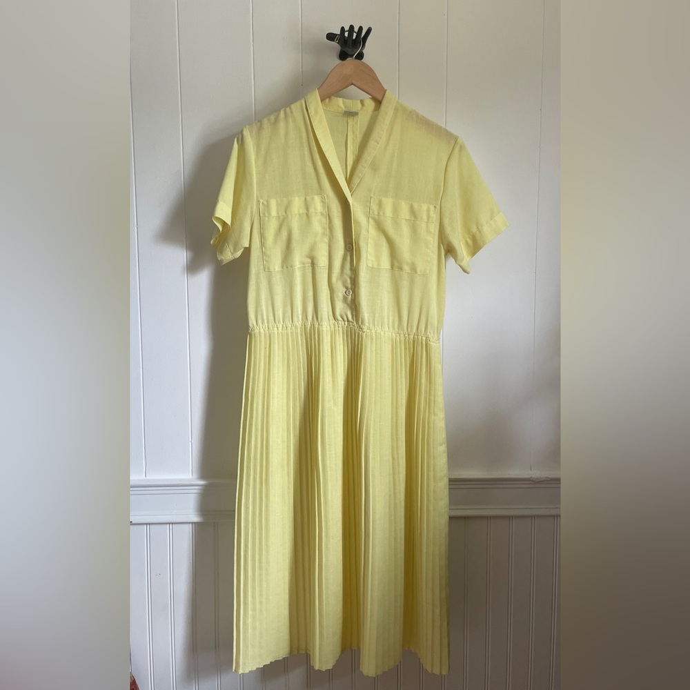 Vintage El and Gi yellow accordion summer dress. Medium, lightweight, cotton.